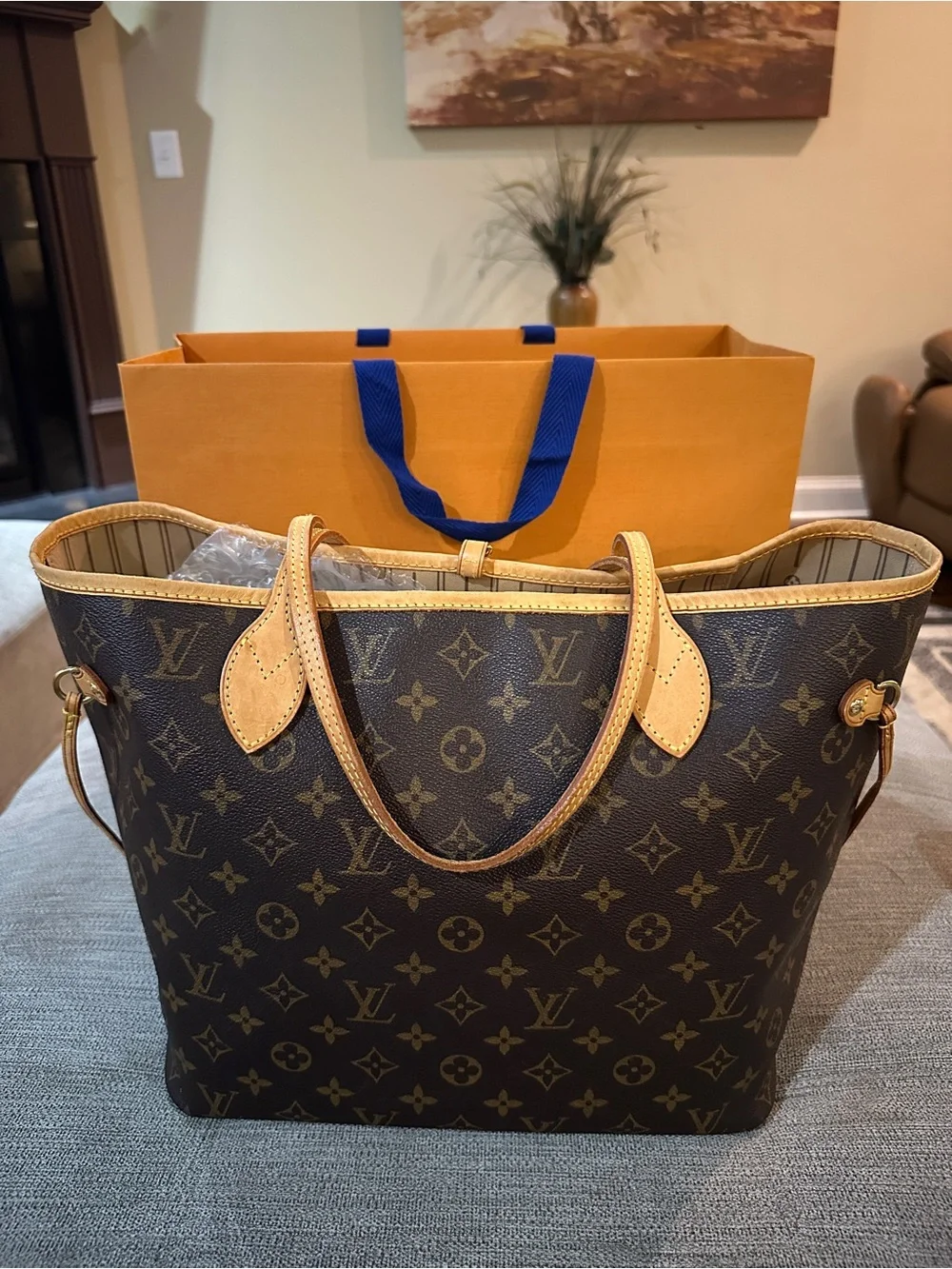 Authentic Louis Vuitton Neverfull Monogram Canvas Tote with Vachetta Trim - Picture 5 of 16